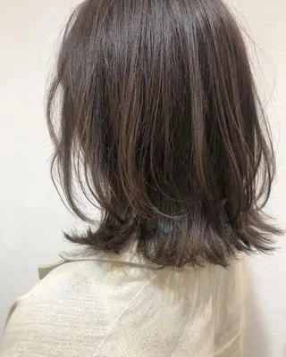 ミディアム カラー 🩰オリーブ/ ベージュ松本咲花🩰のヘアスタイル