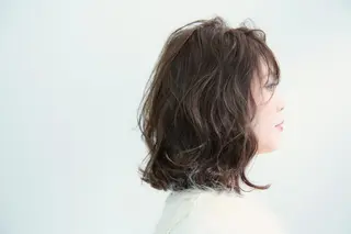 ミディアム ブリーチなしダブル/ レイヤーカット 小棹のヘアスタイル