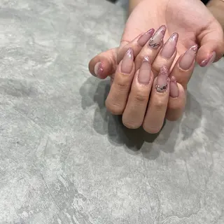 ネイル yua salon所属・朝岡 詩衣のネイルデザイン