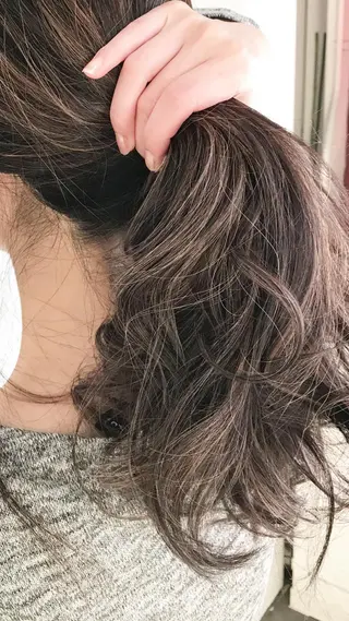 ロング カラー ヘアアレンジ Mariana/ 鶴原-ハイライトのヘアスタイル