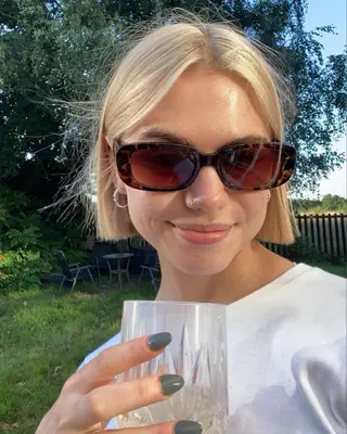 ショート カラー 楪 yuzuriha所属・Saaya/レイヤー /ブリーチ/ブロンドのヘアスタイル