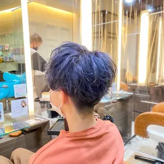 カラー メンズ スパイラル波巻き パーマ井本汰壱のヘアスタイル