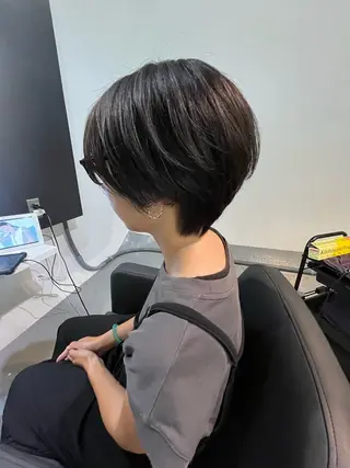 ショート カラー Rena🦄顔まわり カット🤍✂️のヘアスタイル