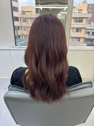 ロング カラー 腰越 麻奈のヘアスタイル