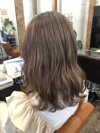 セミロング カラー 女性リピ90%🍨 🩷佐藤みずきのヘアスタイル