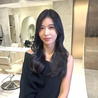 ロング 韓国風/小顔レイヤー /艶カラーのヘアスタイル
