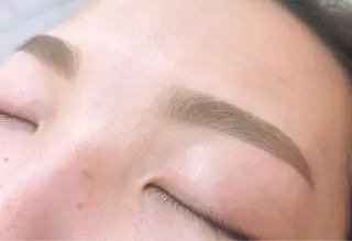 マツエク・マツパ ベッキーラッシュ銀座店所属・小松 由季の眉毛・アイブロウイメージ