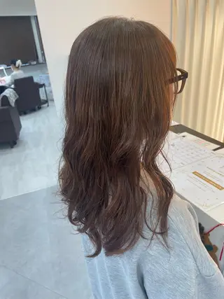 セミロング パーマ 葭葉 久美子のヘアスタイル