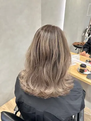 セミロング NOAHL所属・yuna スパ/カラーのヘアスタイル