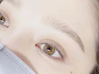 アイブロウ eyeHbe YURIのヘアスタイル