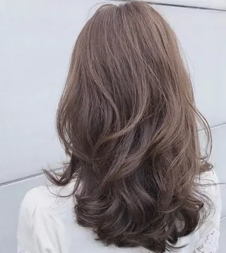 ロング 加藤 由紀のヘアスタイル