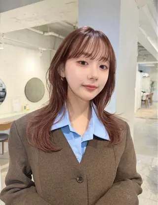 ミディアム SAKI 新宿のヘアスタイル