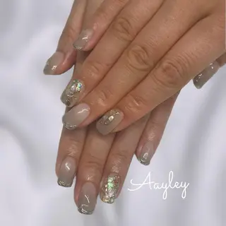 ミディアム カラー ネイル Aayley(アイリー)Salon所属・Aayley アイリ―サロンのネイルデザイン