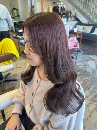 カラー indigo blue所属・indigo/ Minamiのヘアスタイル