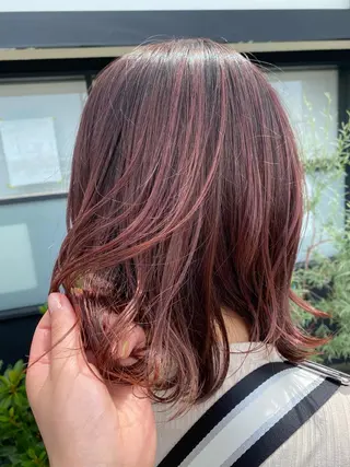 ミディアム カラー 丸尾 沙弥香のヘアスタイル