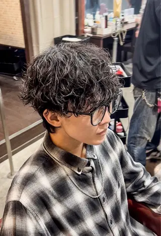 パーマ メンズ 渡邊 海里のヘアスタイル