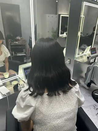 ミディアム カラー 安藤 美羽のヘアスタイル