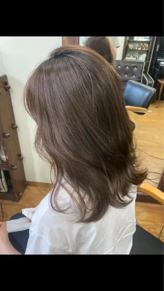 セミロング ヘアー・クロマチックノート所属・杣澤 詩乃のヘアスタイル