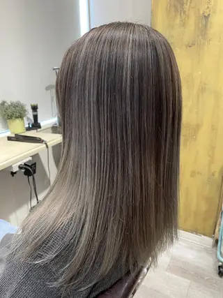 カラー 嶋村夏実🌼レイヤー 🌸白髪ぼかしのヘアスタイル