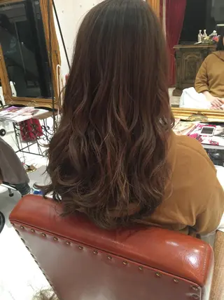 ロング カラー THE DAY所属・AKI HASHIMOTOのヘアスタイル