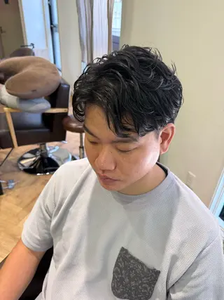 ショート パーマ メンズ 溝口 槙里也のヘアスタイル