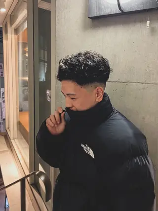 ショート パーマ メンズ 豊崎 佑輔のヘアスタイル