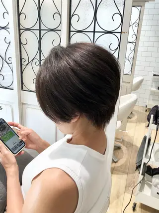 ショート カラー ブリーチ無し白髪ぼか し/艶髪/津嘉山のヘアスタイル