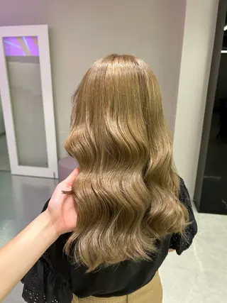 ロング Xena ria 衣織/ブリーチカラーのヘアスタイル