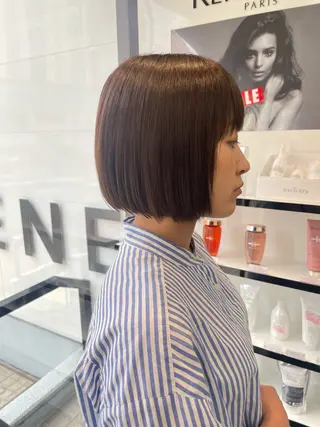 ショート カラー ヘアアレンジ 青髪特化🩵ブリーチ ハッシュカットのヘアスタイル