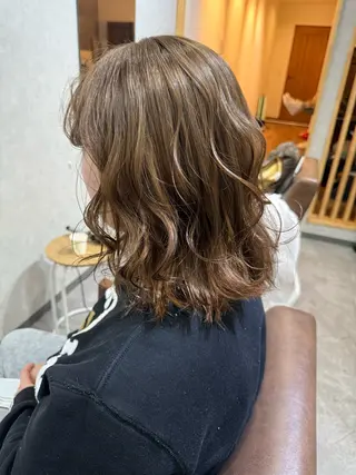 カラー Bish Yanaのヘアスタイル