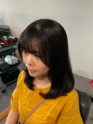 ミディアム 栗原 歩美のヘアスタイル