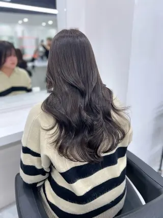 ロング カラー オリーブカラー🫒 レイヤーカット✂︎のヘアスタイル