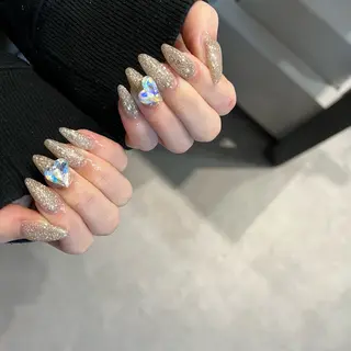 ネイル yua salon所属・朝岡 詩衣のネイルデザイン