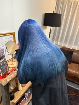 ロング カラー 梅田ハイトーン チダ ヒナノのヘアスタイル