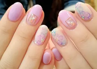 ネイル ネイル＆フラワーサロン〜Ri✦hiro〜鳥栖店所属・HIRATA RIEのネイルデザイン