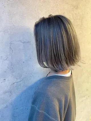 ミディアム カラー 平川 友希子のヘアスタイル