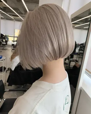 ショート カラー 黒田 真美のヘアスタイル