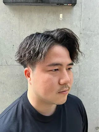ショート パーマ メンズ 豊崎 佑輔のヘアスタイル