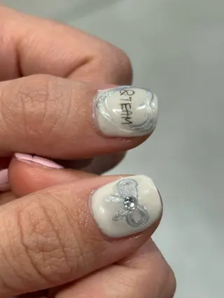 ネイル 🎀韓国レイヤー特化 🎀ベージュ/ミクのヘアスタイル