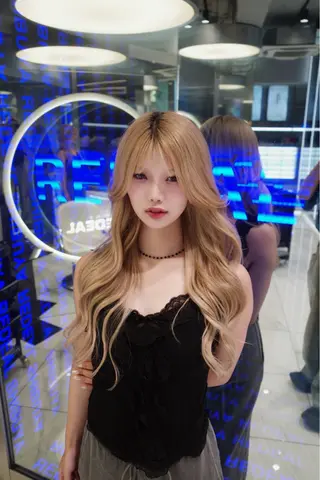 ロング カラー Rino/ハイトーン /ミルクティーカラーのヘアスタイル