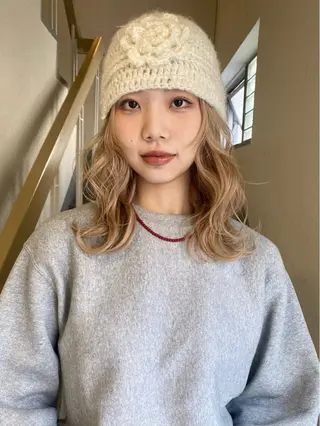 ミディアム siki所属・ｍｏｍｏ/ ハイトーン/ベージュのヘアスタイル