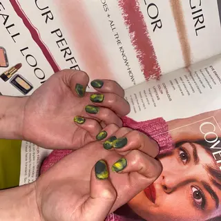 ミディアム カラー ヘアアレンジ ネイル viewstokyo所属・mana 暖色カラーカットのヘアスタイル