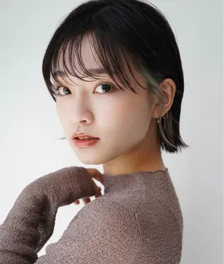 ミディアム foto所属・𝐁𝐋𝐔𝐄𝐓 /カット特化/新宿のヘアスタイル