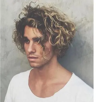 ミディアム sand&rose所属・逗子、パーマスタイル ナオイカイラのヘアスタイル