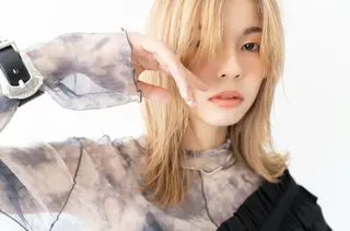 セミロング カラー ヘアアレンジ 🍓艶髪/艶カラー ハイトーン/しんたにのヘアスタイル