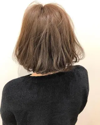 ショート カラー 石田 優菜のヘアスタイル