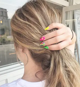 ミディアム カラー ヘアアレンジ Mariana/ 鶴原-ハイライトのヘアスタイル