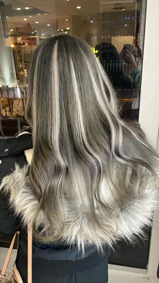 ロング 艶ハイトーン👑♡ NATSUKIのヘアスタイル