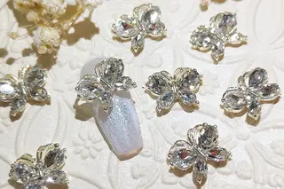 ミディアム ネイル フィルイン、長さ出し 深爪矯正のネイルデザイン