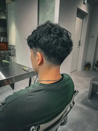 ショート soen所属・⚡メンズパーマフ ェードカットTomyのヘアスタイル